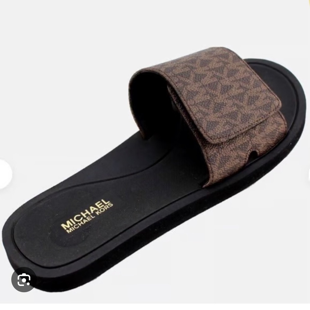 Michael Kors MK Signature Logo Print Wade Slide (Brown, 9M)